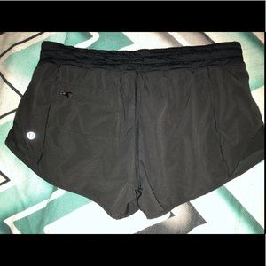 Black Lululemon Hotty Hot Short II 2.5"